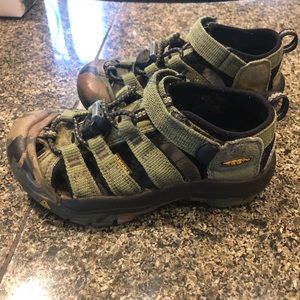 Keen Green Camo Newport H2 Sandal Water shoe Boys size 11